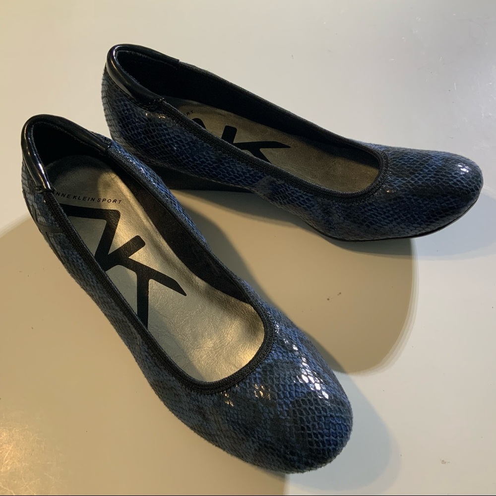 ANNE KLEIN SPORT WEDGE REPTILE FLATS SZ 7.5